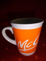 MC Cafe narancssárga bögre, 9,5 cm magas.