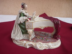 Egy gyönyörű antik porcelán szobor, zongorázó kisasszony,koronás N Capodimonte,Hibátlan.