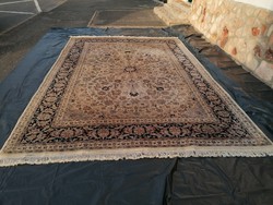 Isfahan mintás szőnyeg (373x250 cm).