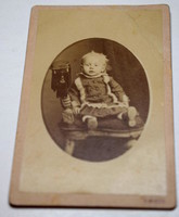 Antik keményhátú vizitfotó gyermek fotó V Wietz Pöstyén és Nagy szombat   10,6x6,5cm