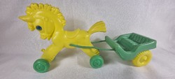 Retro műanyag sárga lovas zöld fogat.  Igazi gyűjtemènyi darab.