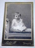 Antik keményhátú vizitfotó gyermek fotó Licht F Temesvár  10,9x6,8cm