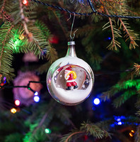 Télapós üveggömb - retro diorámás karácsonyfadísz - karácsonyi dekoráció - mikulás