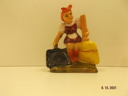 Old figural ceramic cleaning little girl marked: berky --- 1 ---