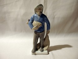 Sitzendorf porcelán: Öreg pipázó halász 16 cm magas