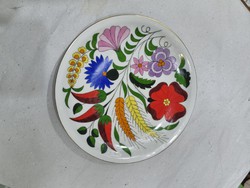 Porcelain wall bowl in Kalocsa