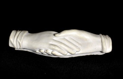 1900 KÖRÜL ... tömör bisquit porcelán " kéz a kézben " levélnehezék