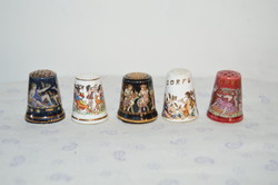 Porcelain thimble decorated with 5 Greek 