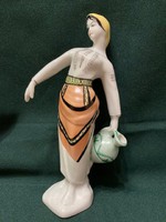 Korsót vivő lány lány korsóval porcelán