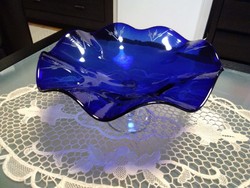 Kék szakított talpú üveg kínáló hullámos széllel, gyönyörű csiszolt mintával.