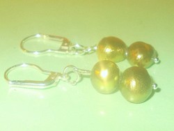 Real pearl earrings with eosin shine