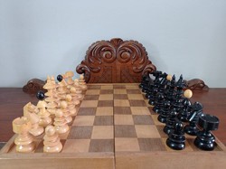 Fa sakk készlet fadobozban 32 x 32 cm