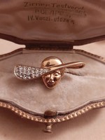 Gold-plated trifari brooch