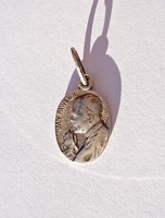 Szent II. János Pál Pápát ábrázoló apró ezüst medál