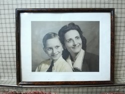 Gyönyörű családi portréfotón: Ledniczky Péter táncművész és édesanyja 1941