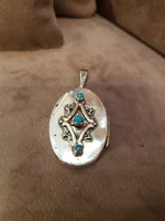 Silver locket that can be opened