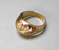 Régi,kézi vésett,díszes arany gyűrű.