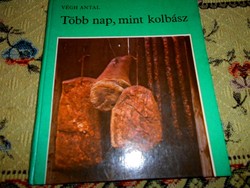 ---Végh Antal nem szokásos témájú kötete: Több nap mint kolbász-gasztronomia, szakácskönyv