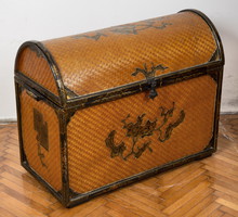 Traveling crate with bamboo ornament 1900s dragon motif ornament.