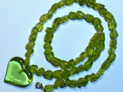 Gyönyörű természetes peridot ( olivin ) drágakő nyaklánc ezüst kapcsos, zöld szív szaboliviu részére