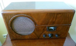 Antique microphona radio renovated in 1930 '