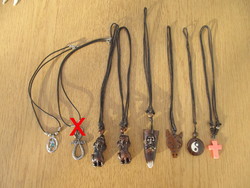 Figurális nyaklánc(ok) bőr szíjon (delfin, jin-jang, kereszt, róka, sárkány)