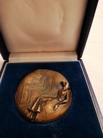 Csíkszentmihályi Róbert (1940- ) érem-és szobrászművész bronz érméje