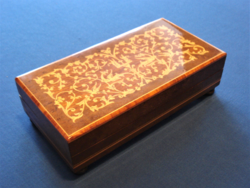 Music box made of rosewood (1950-1974)
