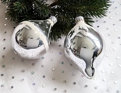 Üveg karácsonyfa dísz havas ezüst csepp 8-9cm 2db együtt