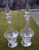 Antik csiszolt mintás , talpas , üveg dugós dísz boros italos üveg kínáló párban 13 x 38 cm x 2db.