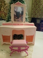 1985-ÖS Mattel Barbie Baba Fésülködő Tükör Zsámollyal Italy