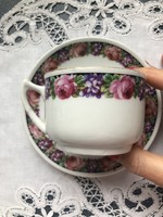 Gyönyörűséges rózsa és ibolya girlandos teás csésze alátéttel