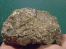 Hatalmas pirit ásvány ritka ekkora rögöt találni aranyként csillog