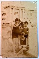 Antik emlék fotó képeslap strandoló gyerekek Kiss és Ernst fotó Széchényi-strand  1927