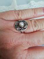 Eladó régi ezüst tenyésztett gyöngyös, markazit köves kézműves ezüst gyűrű!