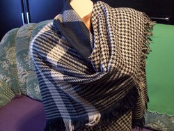 Elegant, large Italian scarf