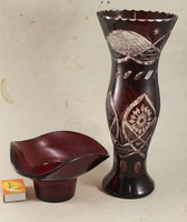 Piros üveg váza és kínáló 882