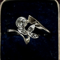 1 Forintról! Briliáns Fehérarany Szecessziós gyűrű, kb. 0,3 karát jó minőségű régi csiszolású kővel.
