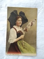 Antik francia színezett képeslap/fotólap Alsacienne-i fonó hölgy hatalmas masni fejdísszel, 1910