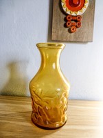 Borostyán színű,különleges formájú üveg váza