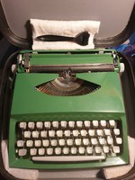 Csehszlovàk írógép 231.2 tipusú táskában, teljesen új állapotú