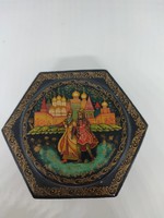 Antik gyönyörűen diszitett jelenetes orosz lakkozott fadoboz szelence