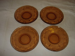 Barna üveg tányérok (négy darab, kb. 15 cm átmérő)