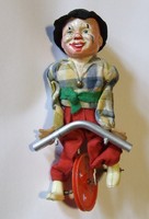 Ritka régi, retró játék: celluloid fejű bicikliző bohóc figura eredeti állapotában