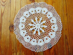 Lace tablecloth, needlework porcelain, ornaments under 20 cm.