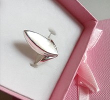 Feminine pearl silver ring