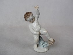 Herend - a peeing little boy created by the noble George