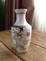 Régi kézzel festett kis kínai porcelán váza.