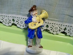 Zenész a hangszerével majolika  figura