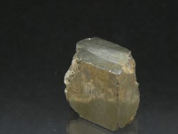 Természetes, fényes felületű Pirit ásvány darab. 13,9 gramm.